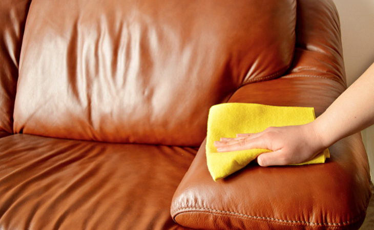 Cách vệ sinh ghế Sofa da vô cùng đơn giản nhưng bạn cần đặc biệt chú ý đến hóa chất sử dụng để tẩy rửa